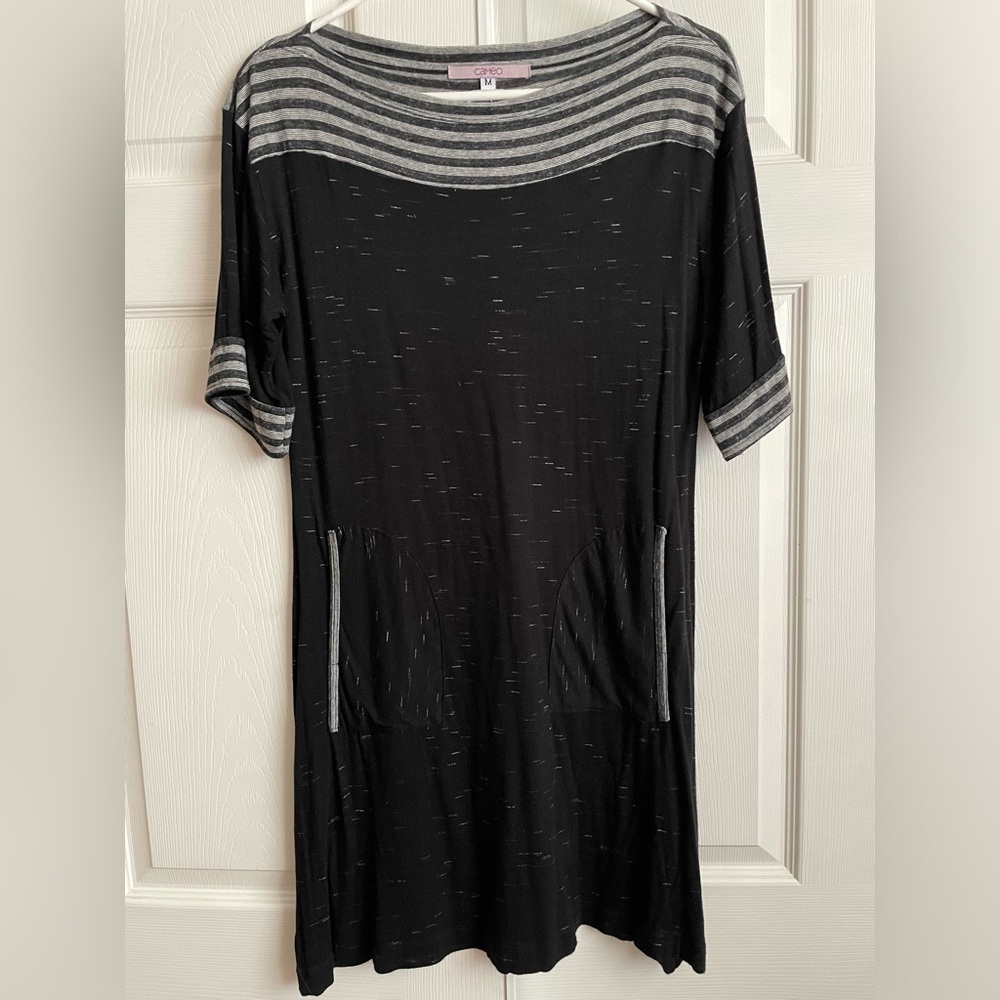 Cameo casual dress with pockets
